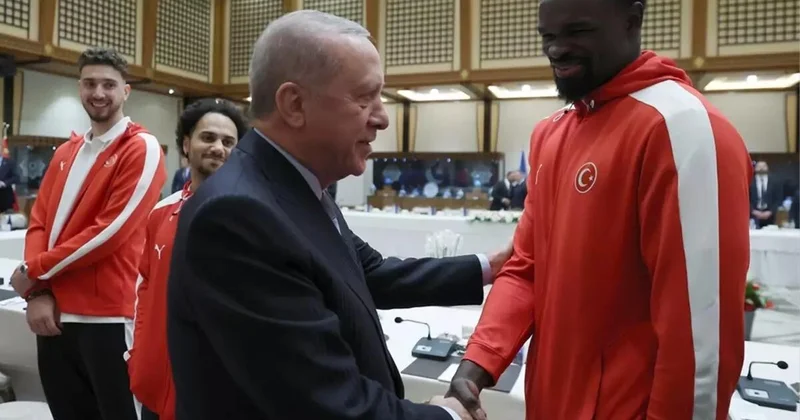 Ərdoğan ilə Bona arasında məzəli dialoq: “Yaxşıyam, abi, sən necəsən?” VİDEO