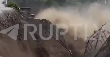 Проливные дожди обрушили мост в Индии ВИДЕО
