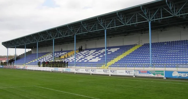 Tovuz şəhər stadionunda ot örtüyünün dəyişdirilməsi işləri yekunlaşır