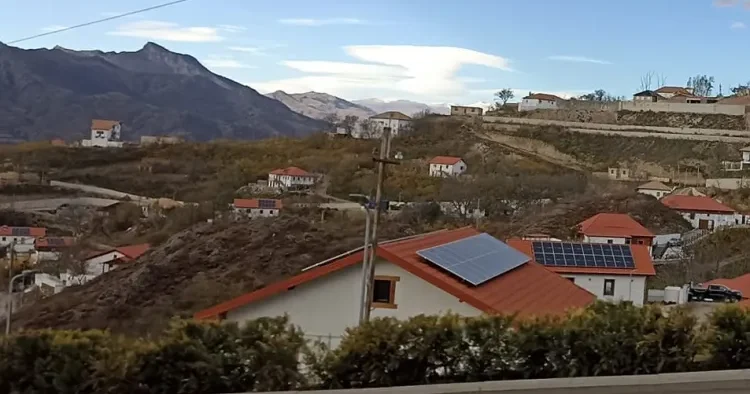 Evdə günəş paneli quraşdırıb elektrik pulundan xilas olmaq mümkündürmü? AÇIQLAMA
