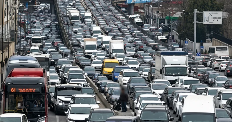Bakıda bu yollar iflic oldu 10 istiqamətdə ciddi sıxlıq
