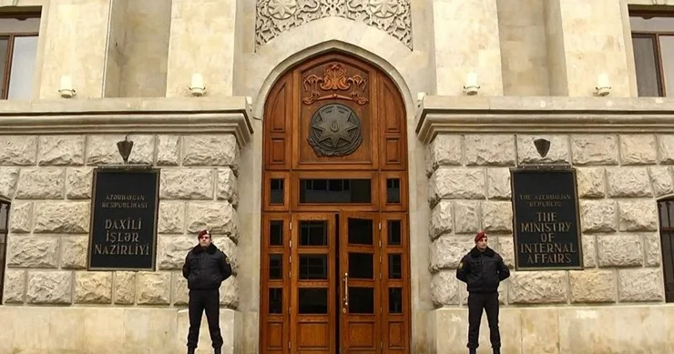 Tələbələri hədələyən şəxslər polisə çağırılıb