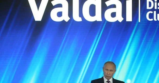 Putin dronlar səbəbindən Valday Müzakirə Klubunu Soçidən köçürür