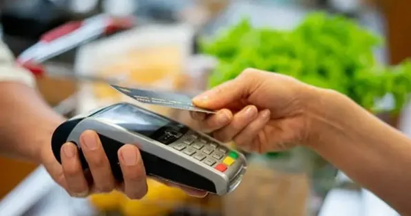 Mingəçevir xəstəxanasında oğurluq: Palata yoldaşının kartını götürüb marketlərdə xərclədi