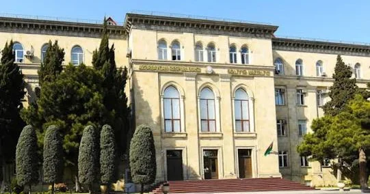 Nazirlik borcu olan şirkətə iş verdi