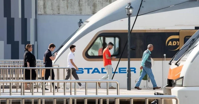 Şəhərətrafı qatar reyslərinin sayı 100 ə çatdırılır