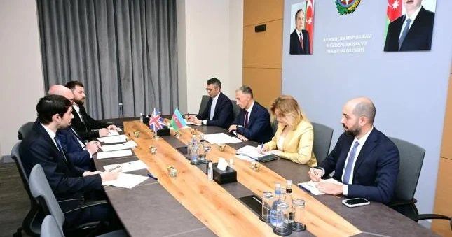 Azərbaycan Böyük Britaniya ilə nəqliyyat və rəqəmsal inkişaf üzrə yol xəritəsi hazırlayacaq