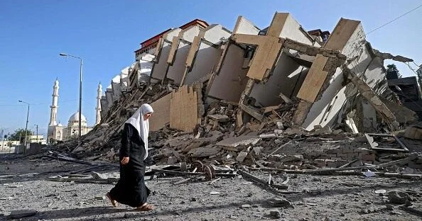 Qəzzada məcburi köçkünlərin binası çökdü: 11 ölü