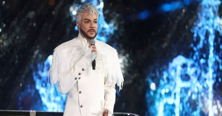 Kirkorov lələkli geyimi ilə Moskva konsertində diqqət mərkəzinə düşdü