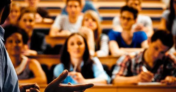 Yollar tıxac, metro məhdud: Universitetlər tələbələr üçün nə edəcək?