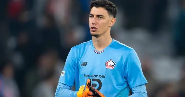 Berke Özer ayın futbolçusu seçilib