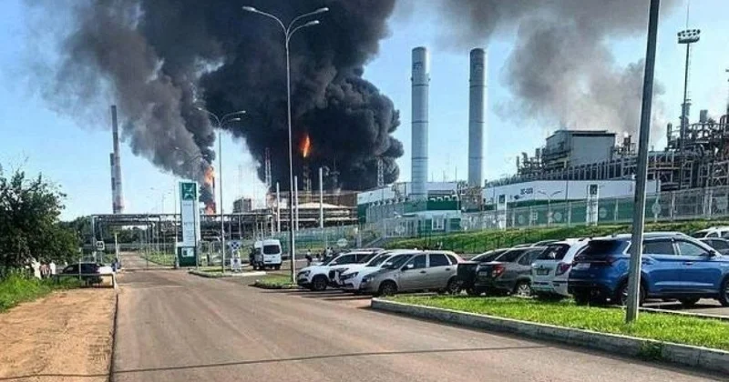 Reuters : Ukraynanın hücumundan sonra Rusiyada daha iki neft zavodu fəaliyyətini dayandırıb