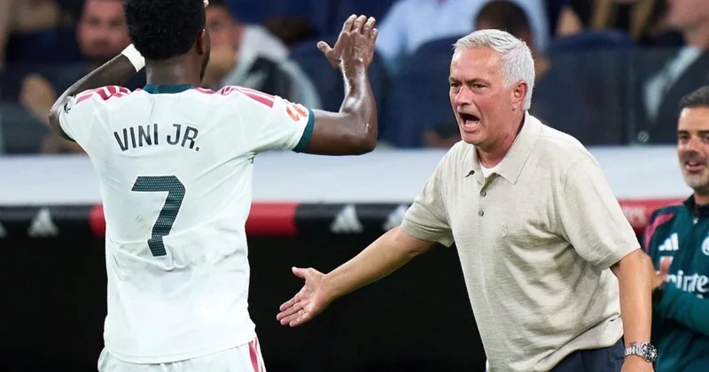 Mourinyo Vinisiusun əvəzlənməsinin səbəbini açıqlayıb