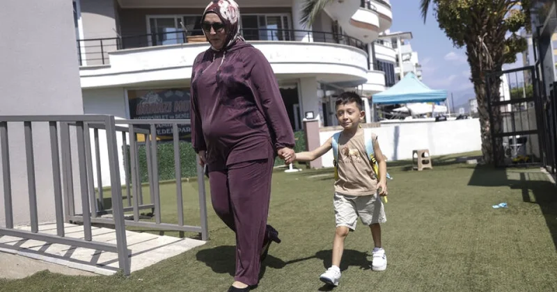 Kadavradan uşaqlıq köçürülməsi ilə doğulan Ömər məktəbə başladı