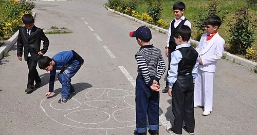 Bizim uşaqlığımız harada qaldı?