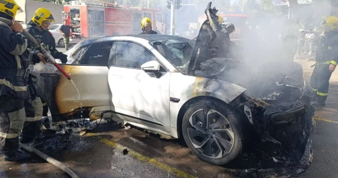 Çinin lüks elektromobilinin yanmasının səbəbi üzə çıxdı
