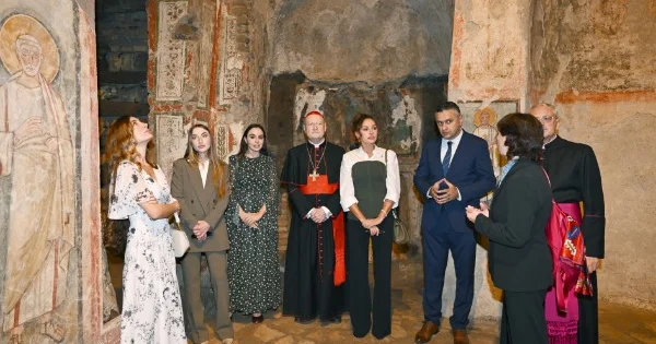 Mehriban Əliyeva, qızları və gəlini Vatikanda açılışa qatıldı