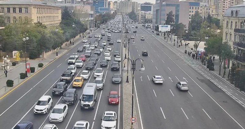 Sürücülərin diqqətinə: Bu yollarda sıxlıq var