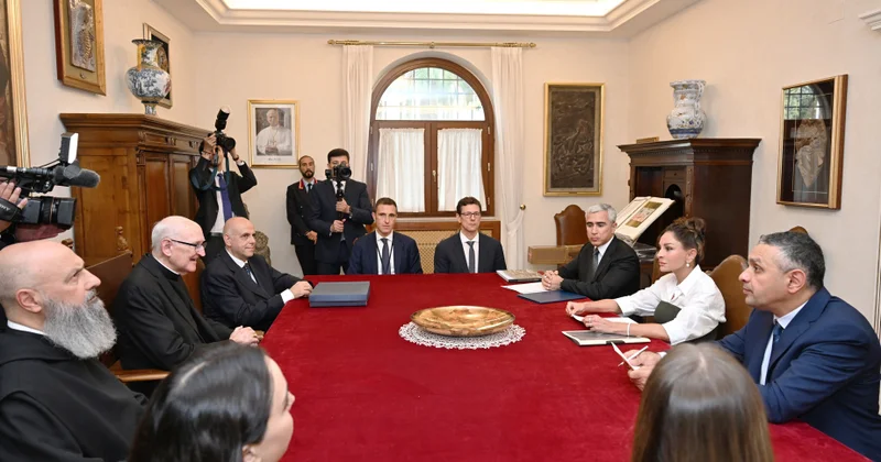 Birinci vitse prezident Mehriban Əliyeva Vatikanda Müqəddəs Pavel Bazilikasının baş keşişi ilə görüşüb