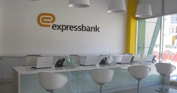 Expressbank ın kredit portfeli 530 milyon manatı ötüb