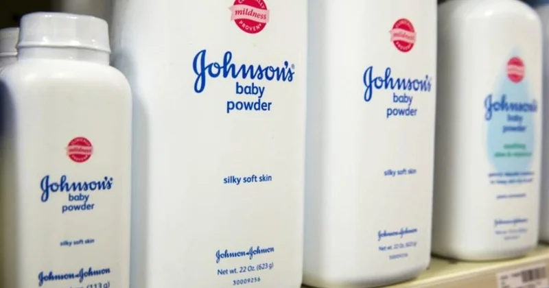 Böyük Britaniyada minlərlə insan xərçəng riski ilə bağlı Johnson & Johnson a qarşı iddia qaldırıb