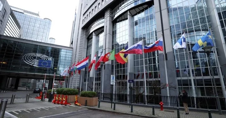 Защита детей в приоритете: Европарламент готовит революционные изменения в цифровом законодательстве