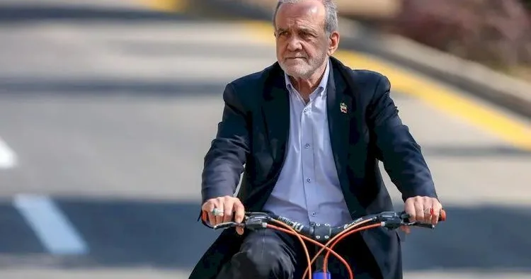 Məsud Pezeşkian velosipedə mindi Fotolar