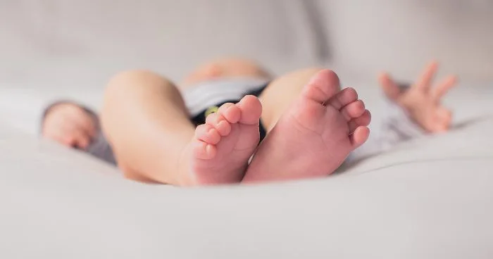 Azərbaycanda körpə uşaqlar niyə ölür? Komitə səbəblərini açıqlayıb