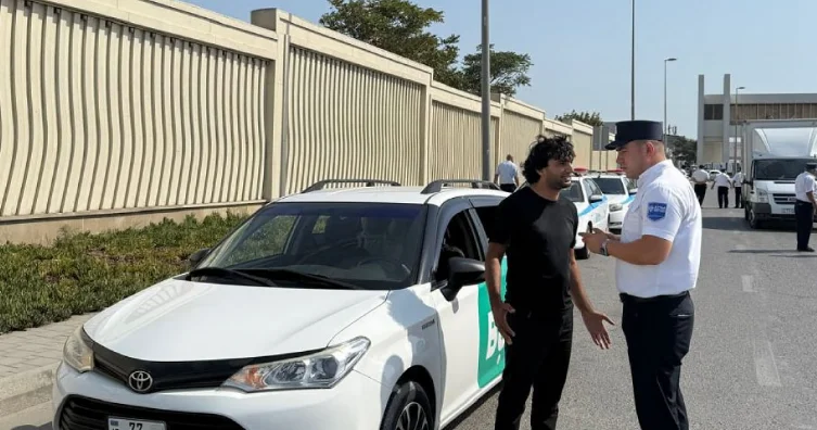 AYNA nın qabağında uzun növbə yarandı Taksi limitinə görə