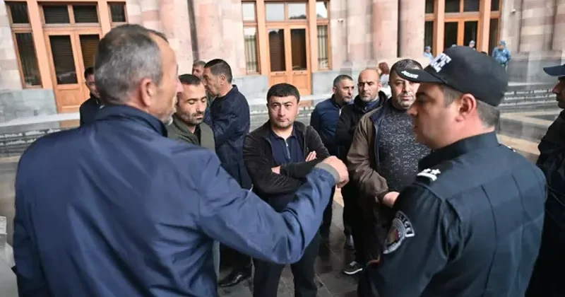 В Армении протестуют из за новых миграционных правил России