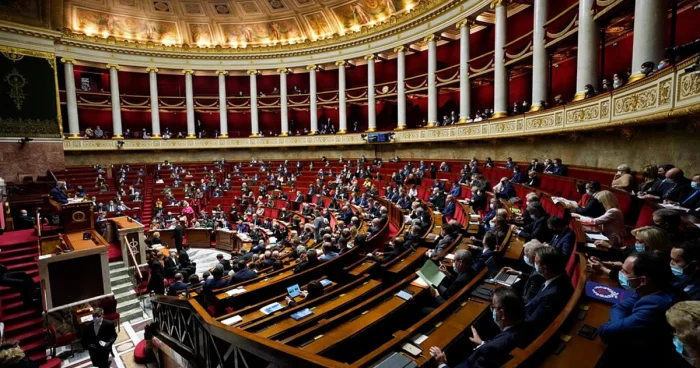 Fransa parlamenti Lekornyu ilə bacarmadı
