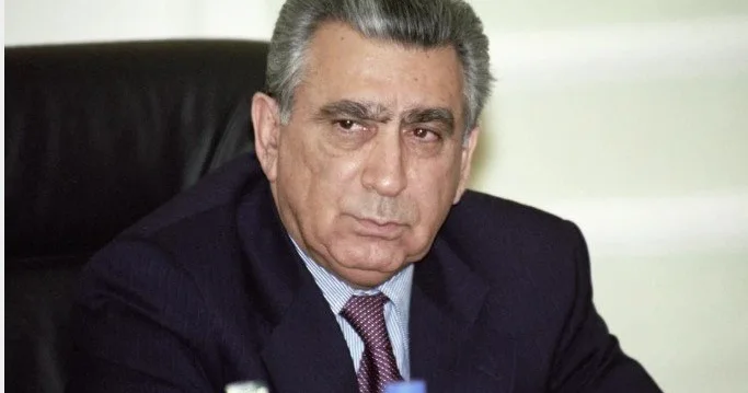 Erməni jurnalist Mehdiyevi belə müdafiə etdi Foto