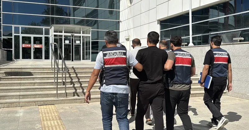 В Турции арестованы подозреваемые в связях с ИГИЛ и FETÖ