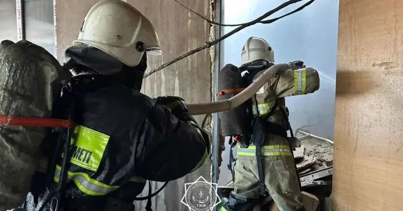 В Астане загорелась гостиница: десятки эвакуированных