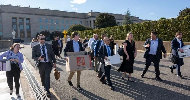 Пресс пул Пентагона взбунтовался против цензуры: крупнейшие СМИ США сдали бейджи