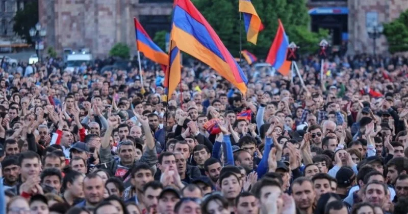 Ermənistanda yeni siyasi oyun: Karapetyanın hərəkatı revanşizmin yeni siması kimi