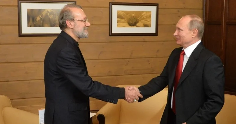 Laricani Putinlə görüşüb, Xameneinin mesajını çatdırıb