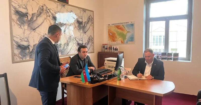 Deputat Mahir Süleymanlı seçicilərinin müraciətlərini dinləyib