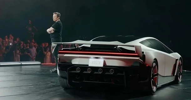 Маск представил Roadster Rocket со скоростью до 370 км/ч ВИДЕО