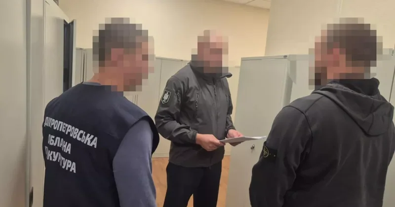 Полицейские в Украине избили и ограбили наркоторговца