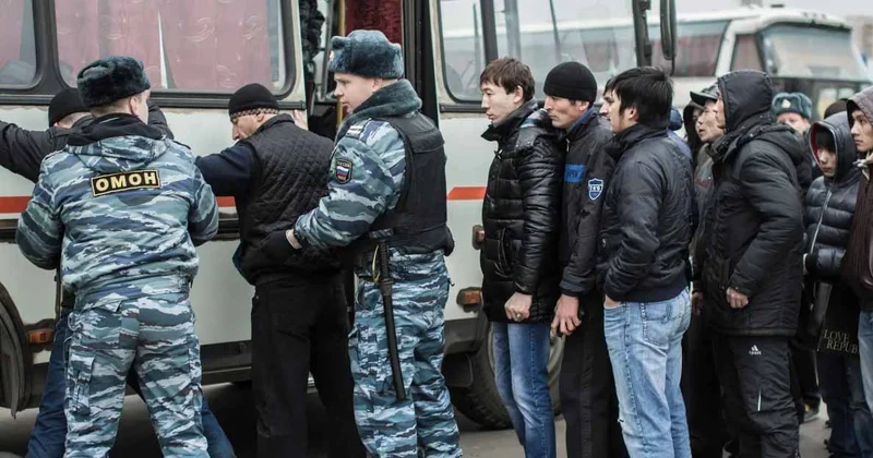 В центре Петербурга силовики провели масштабный рейд во время пятничного намаза