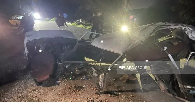 Gəncədə ağır qəza: “VAZ 2107” iki yerə bölündü