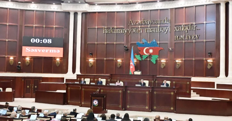 Parlament Dövlət Qulluğu ilə bağlı yeni qanun layihəsini təsdiqləyib