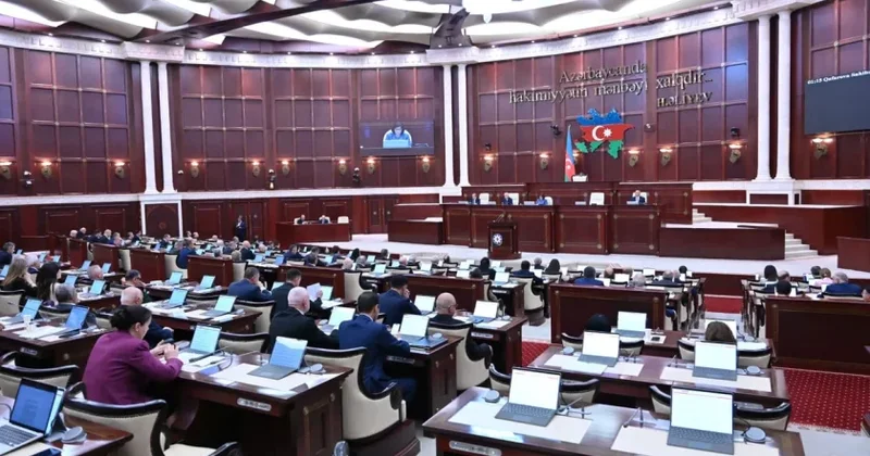 Milli Məclisin payız sessiyasının növbəti plenar iclası başlayıb, 12 məsələ müzakirə ediləcək