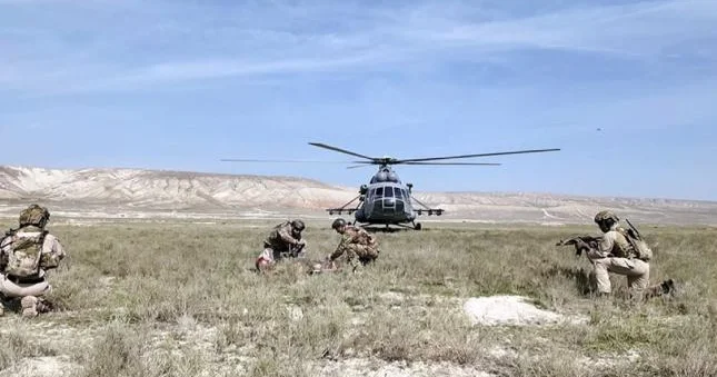 Hərbçilər təlimdə şərti qəzaya uğramış pilotun aşkar edilməsi və axtarış xilasetmə tapşırıqlarını icra edib