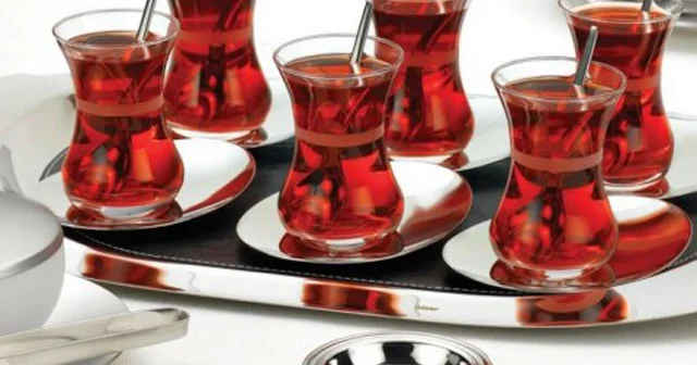 DİQQƏT: qaynar çay bu xəstəliyə səbəb olur HƏR İL MİNLƏRLƏ İNSANI ÖLDÜRÜR