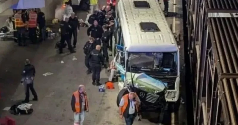 Возле туннеля под Ла Маншем столкнулись автобус и поезд, пострадали 19 человек