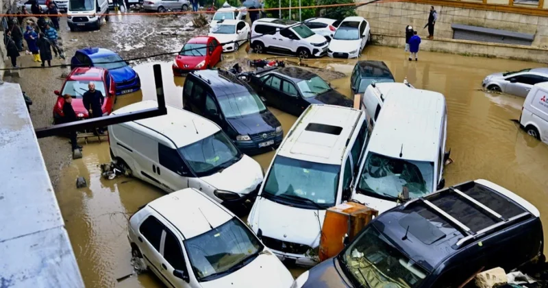 İstanbulda sel nəticəsində 300 iş yeri və 200 avtomobilə ziyan dəyib