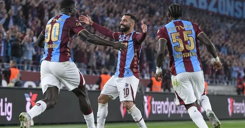 “Trabzonspor” “Beşiktaş”: Türkiyə Super Liqasında zirvə uğrunda mübarizə in İCMALI