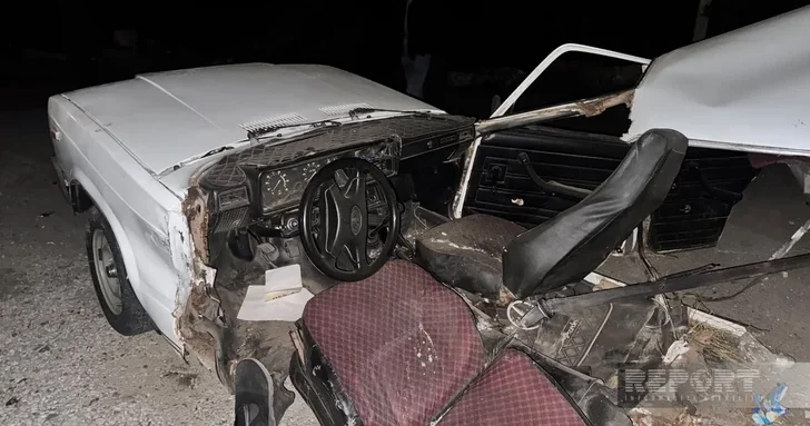 В Самухском районе автомобиль разорвало пополам после столкновения со столбом